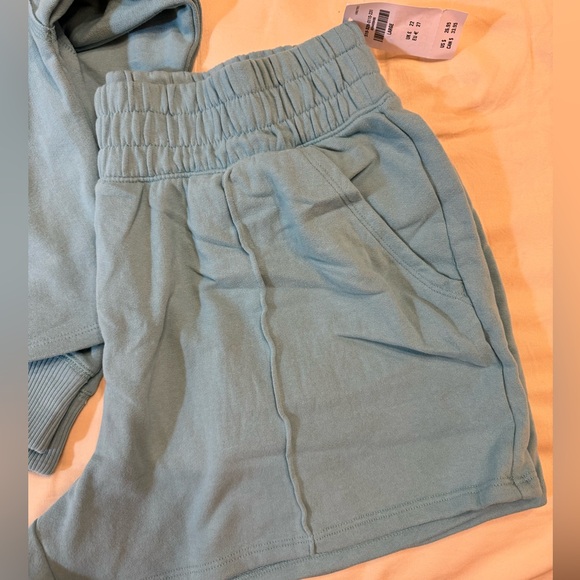 Hollister Sweatshirt and Shorts Set - Picture 2 of 5